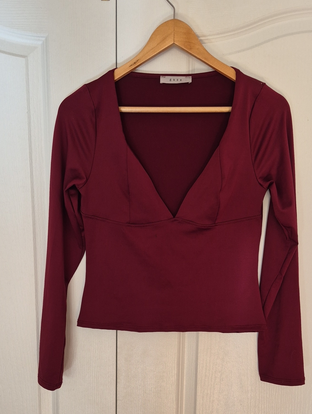 gaze Long Sleeve V-Neck Top in Burgundy